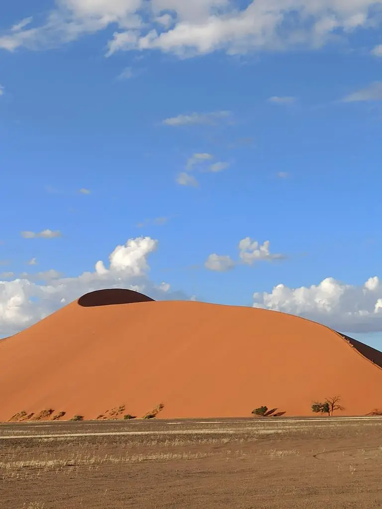 NamibiaSilviaHandy(571).JPG