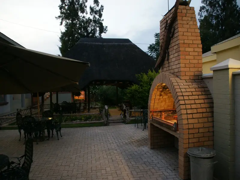 008-KalahariArmsHotel.JPG