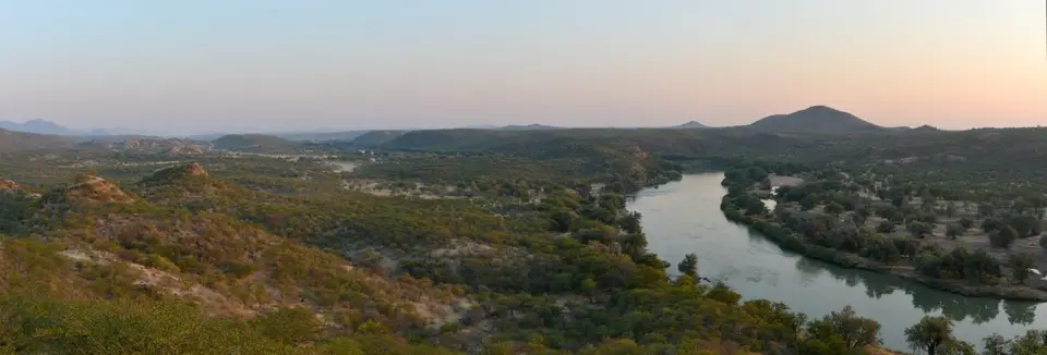 06.01LandschaftamKunene01.jpg
