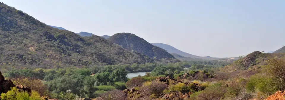 06.01LandschaftamKunene10.jpg