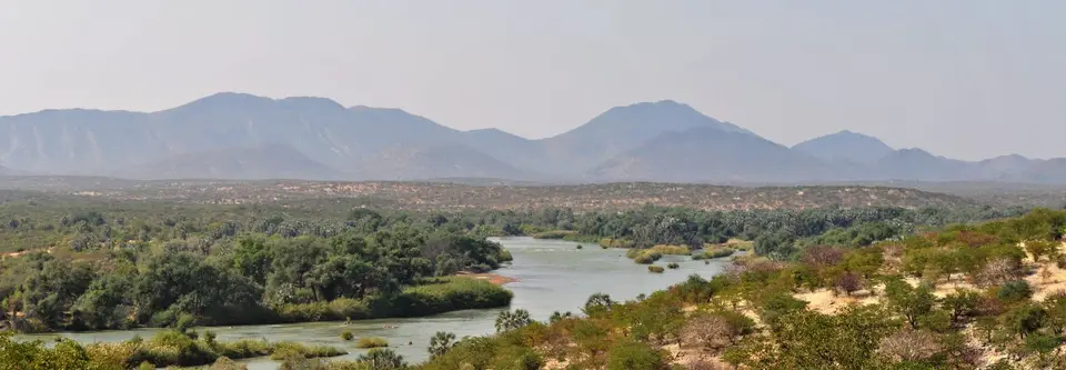 06.01LandschaftamKunene11.jpg