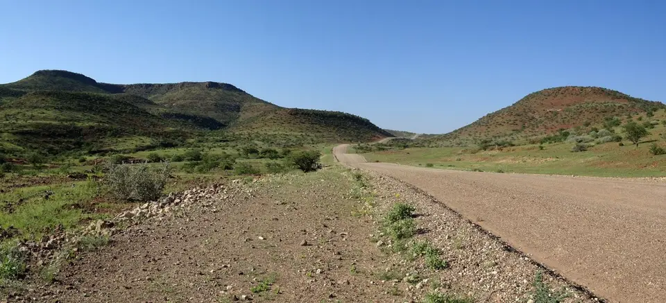 k-16.01LandschaftenntlangderPistenachSesfontein09.jpg